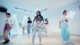 成人礼进屋视频,青春蜕变，共赴成长之旅