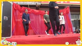 成人舞龙的舞蹈视频