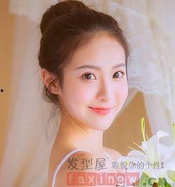 年轻成人扎头发视频